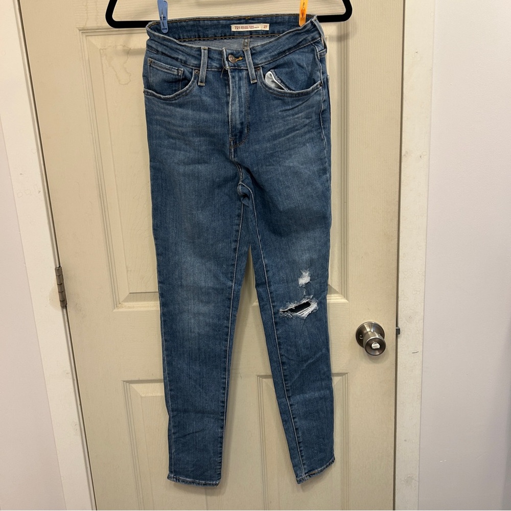 Women's Levi’s Blue Distressed Jeans